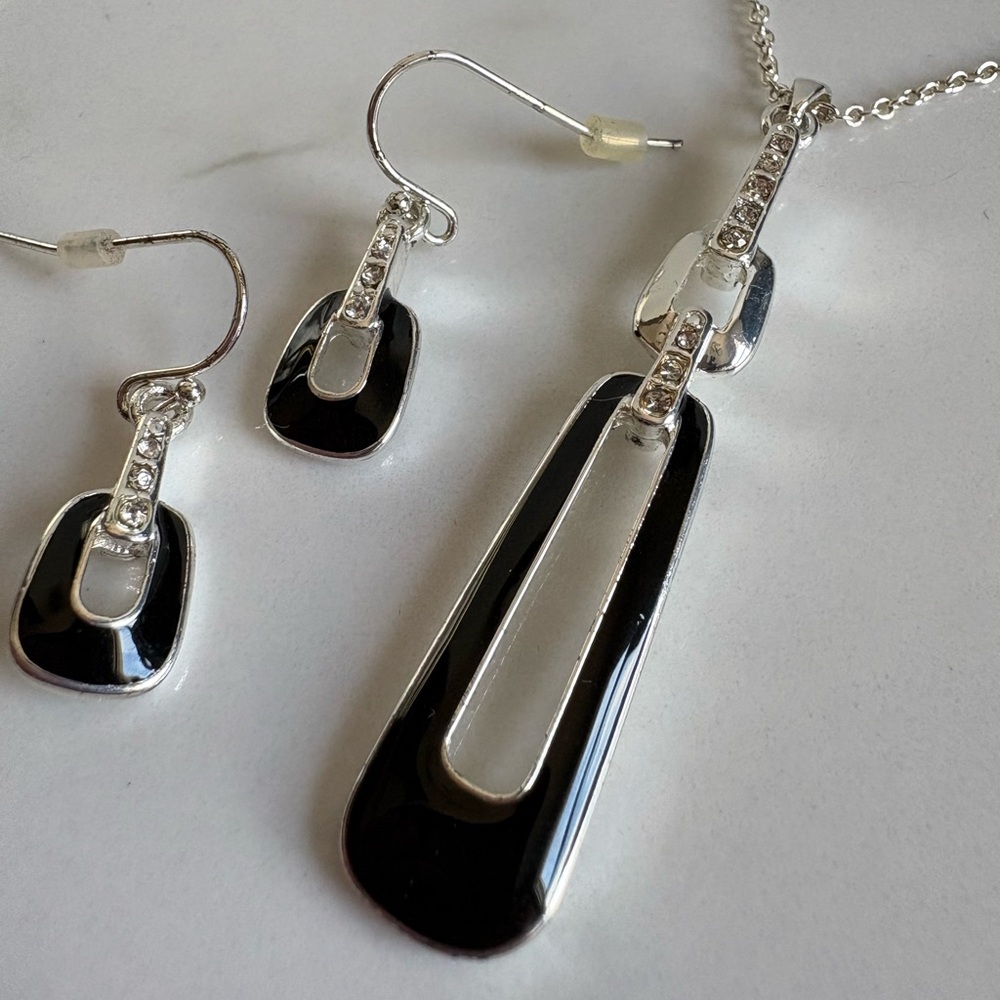 Avon Black Silver-Tone Geometric Pendant Necklace Earrings Set NWOT